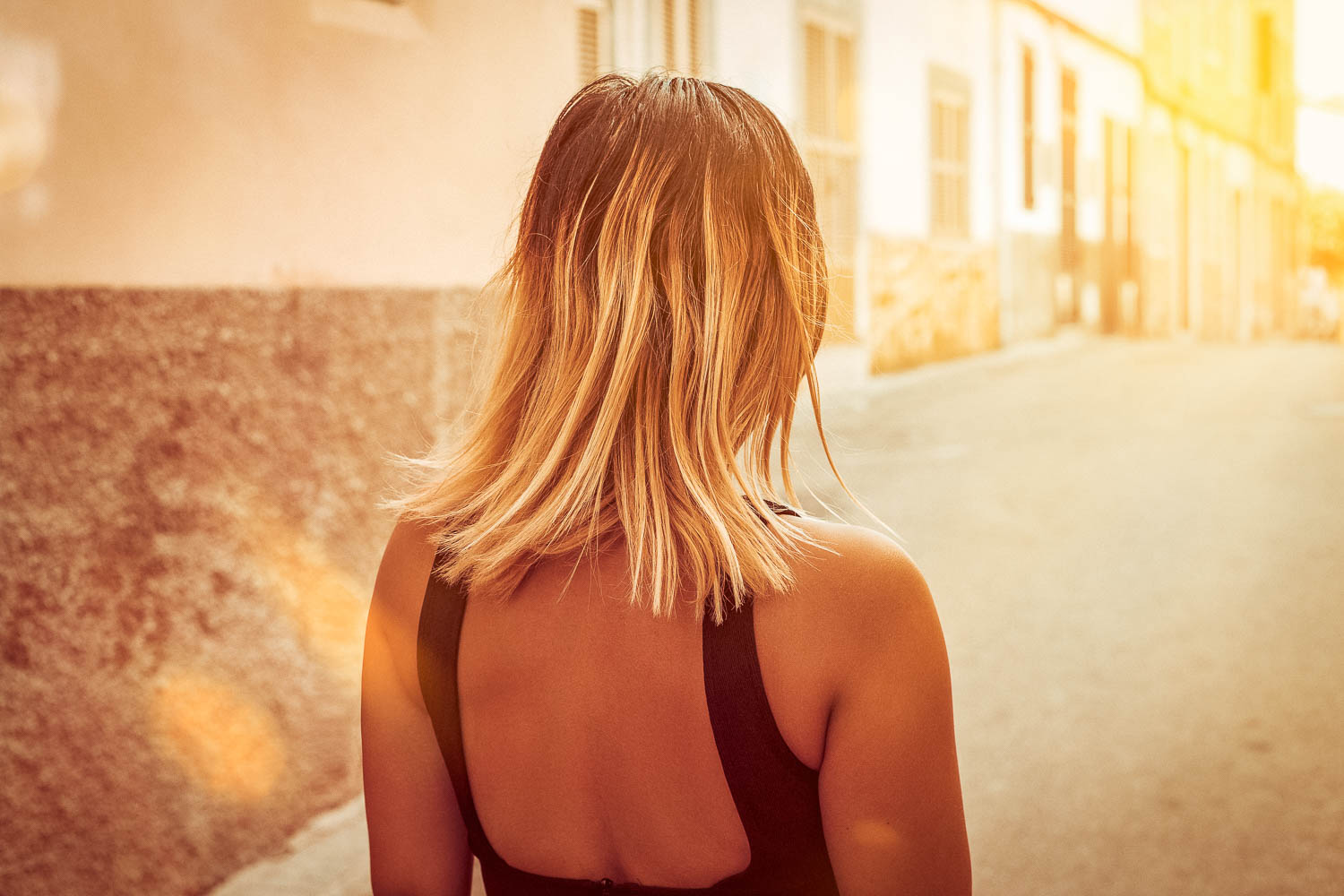 Golden Hour Mallorca - glückliches Paar beim Sonnenuntergang