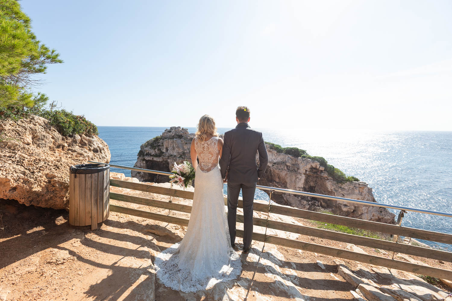 Hochzeit Shooting Mallorca - Brautpaar bei der Trauung auf Mallorca