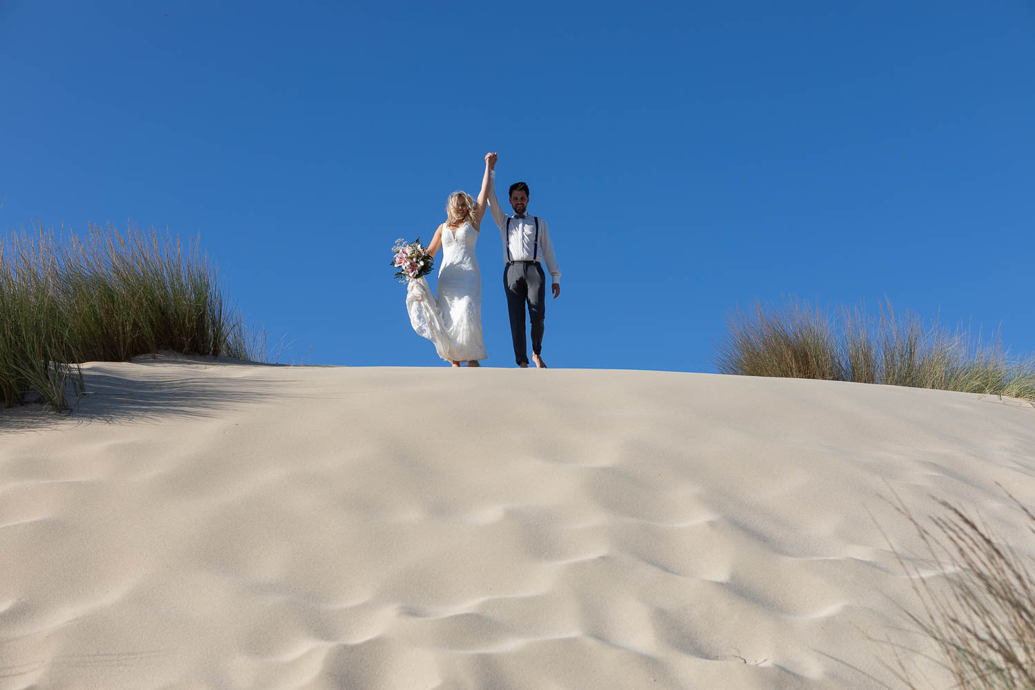 Hochzeitsfotograf Mallorca - Hochzeitsgäste feiern bei der Zeremonie