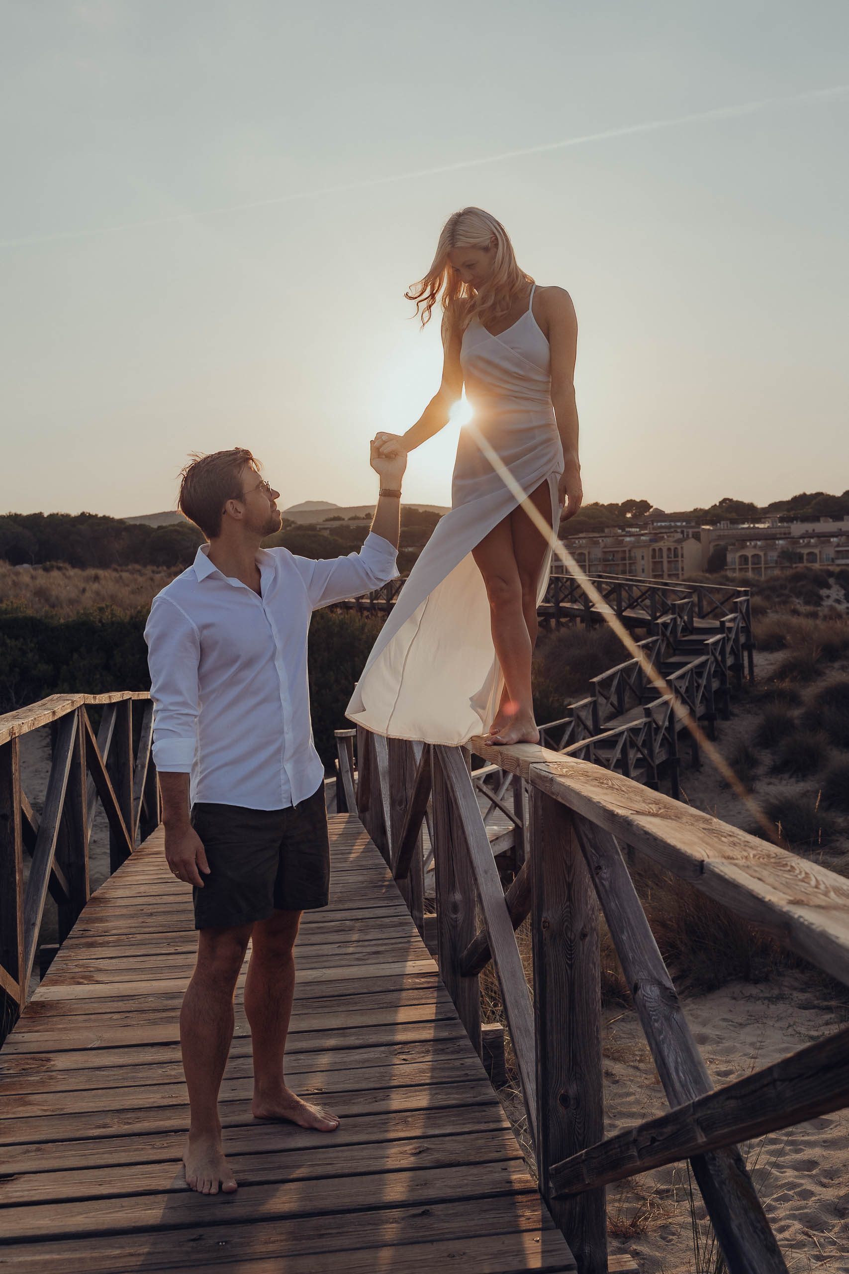 Paar Shooting auf Mallorca — romantische Paarfotos am Strand